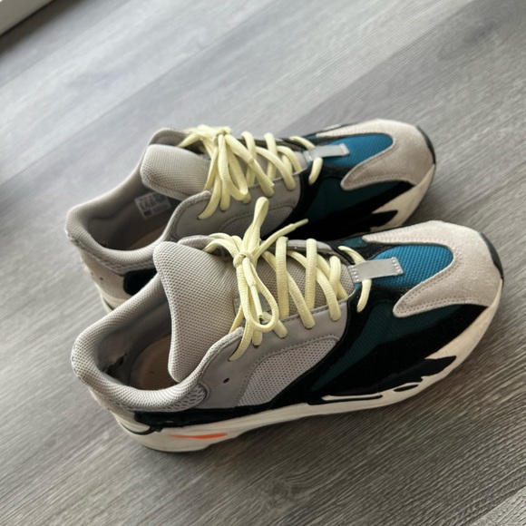 ADIDAS YEEZY 700